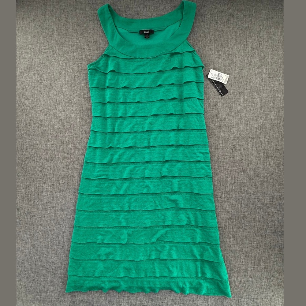 New! AGB Sleeveless Dress Green Tiered Ruffled Lined‎ Stretch Small